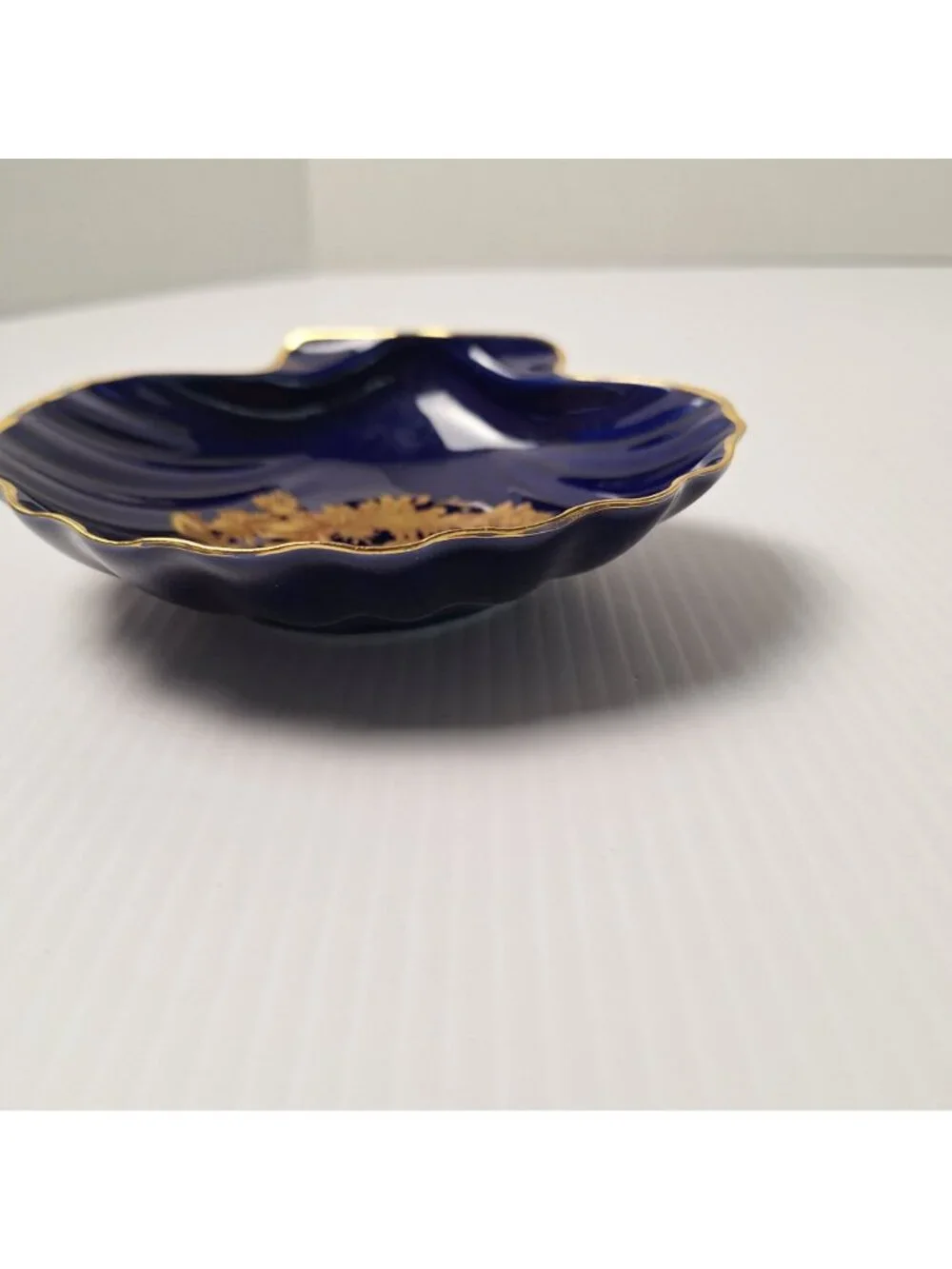 VINTAGE LIMOGES COBALT BLUE COURTING COUPLE GOLD SHELL SHAPE TRINKET TRAY DISH